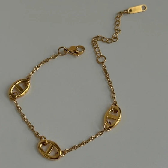 Oval Link Bracelet in Gold