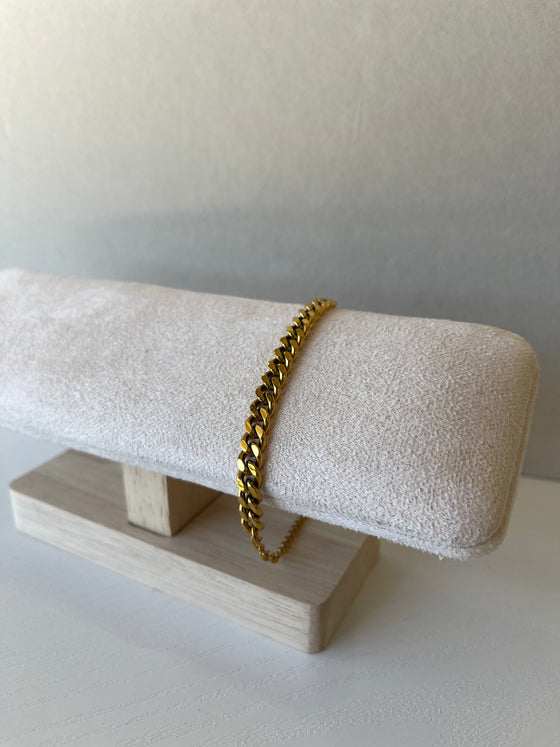Curb Chain Bracelet in Gold