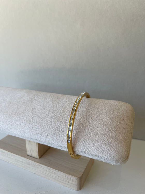 Baguette Bangle in Gold