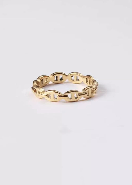 Oval Chain Ring in Gold