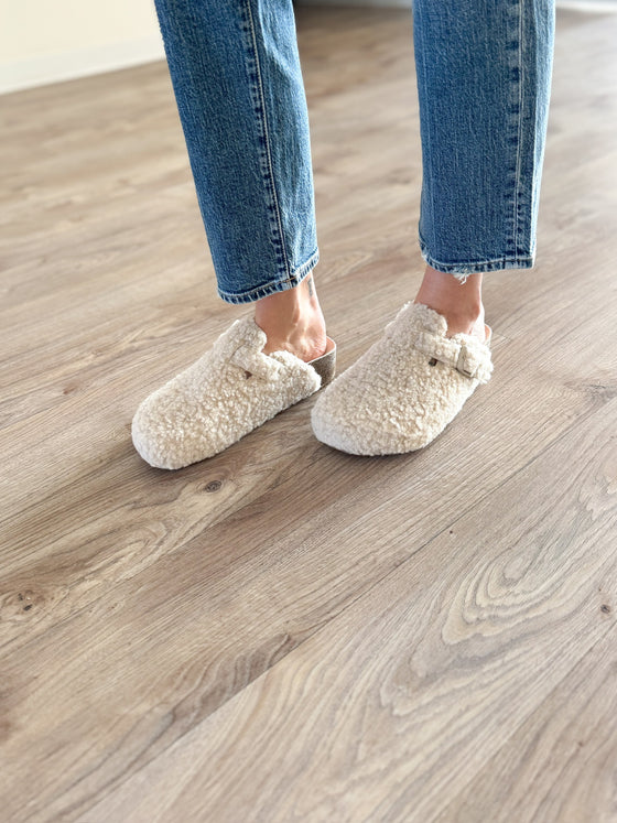 Sariyah Teddy Clogs in Cream