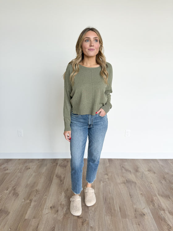 Remy Round Neck Short Sweater in Heather Green