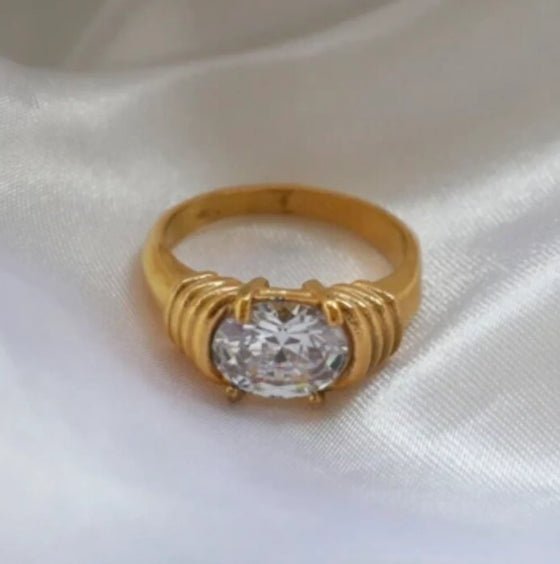 Oval Stone Ring in Gold