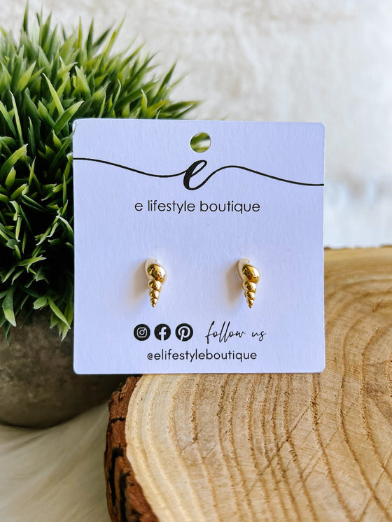 Aster Shell Stud Earrings in Gold